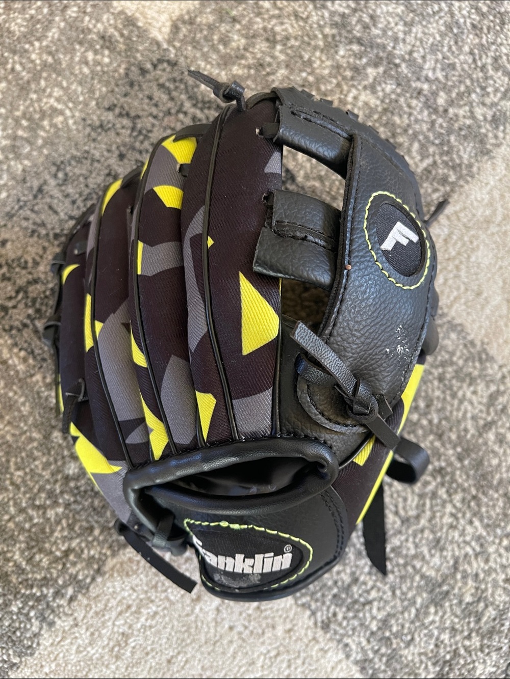 Franklin Kids' Teeball Glove in Black and Yellow